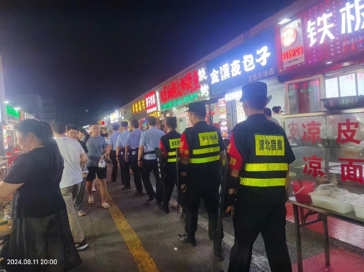 面對(duì)不同的工作環(huán)境和需求，保安工作人員該如何應(yīng)對(duì)？